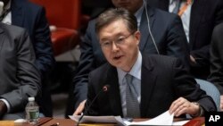资料照片：2024年1月23日，韩国驻联合国大使黄浚局在联合国总部举行的安理会会议上发表讲话。(美联社照片)
