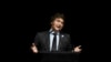 FILE - Presiden Argentina Javier Milei berpidato di depan massa pada acara promosi buku barunya di Buenos Aires, Argentina, 22 Mei 2024. (AP/Gustavo Garello)