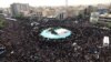 Para pelayat tampak memadati lokasi acara pemakaman Presiden Iran Ebrahim Raisi di Teheran, Iran, 22 Mei 2024. (Foto: Atta Kenare/AFP)