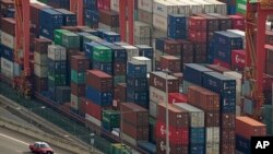 美国政府预计在本星期宣布对某些中国进口商品进行大幅加征关税的最终实施计划。